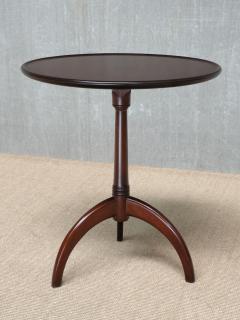 Frits Henningsen Frits Henningsen Three Legged Side Table in Mahogany Denmark 1940s - 4580018