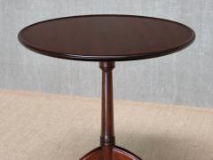 Frits Henningsen Frits Henningsen Three Legged Side Table in Mahogany Denmark 1940s - 4580025