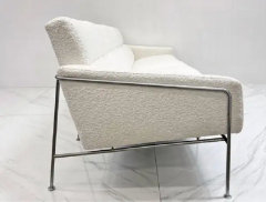 Fritz Hansen Arne Jacobsen Sofa Model 3300 4 Fritz Hansen Denmark 1957 In White Boucle - 3176633