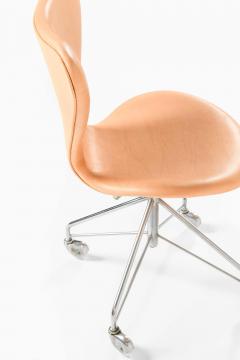 Fritz Hansen Pair of Arne Jacobsen Office Chairs in Steel and Leather by Fritz Hansen 1960s - 4645760
