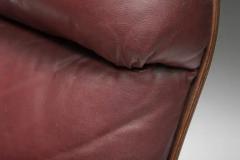 Gae Aulenti Pair of Arcata Easy Chairs by Gae Aulenti Walnut and Burgundy Leather 1968 - 3405813