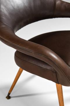 Gastone Rinaldi Pair of Easy Chairs in Oak Brass Leather Upholstery by Gastone Rinaldi 1954 - 4467653