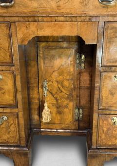 George I Figured Walnut Kneehole Desk - 4773785