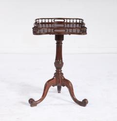George II Scalloped and Galleried Tea Table - 4735964