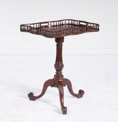 George II Scalloped and Galleried Tea Table - 4735965