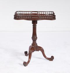 George II Scalloped and Galleried Tea Table - 4735966