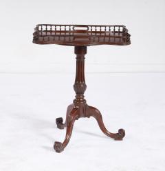 George II Scalloped and Galleried Tea Table - 4735968