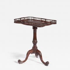 George II Scalloped and Galleried Tea Table - 4738445