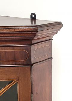 George III English Mahogany Corner Cabinet circa 1790 - 3705374