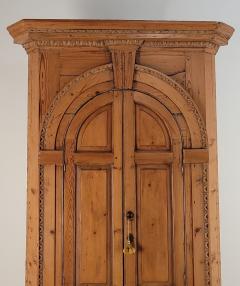 George III Irish Pine Corner Cabinet circa 1780 - 3603738