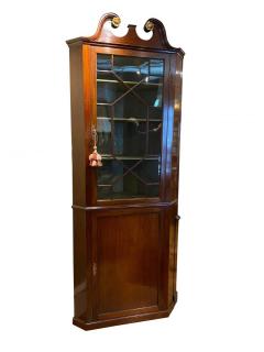 George III Mahogany Corner Cabinet - 3787046