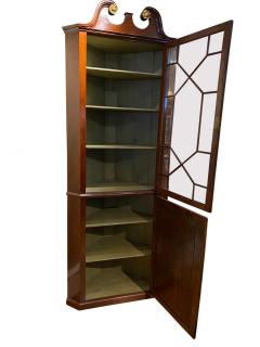 George III Mahogany Corner Cabinet - 3787047