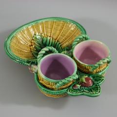 George Jones Majolica Strawberry Server - 2801614