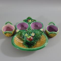 George Jones Majolica Strawberry Server - 2801615