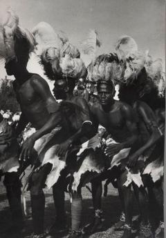 George Rodgers Barber The Acholi tribe Uganda by GEORGE RODGER - 2941496