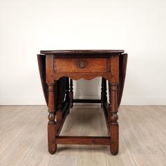 Georgian Oak or Elm Round Dropleaf Table England circa 1720 - 2907799