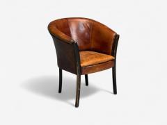 Georgian Style Distressed Brown Leather Stained Wood Tub Chair USA 1960s - 4132586