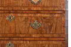 Georgian Walnut Chest on Chest English circa 1720 - 4645999
