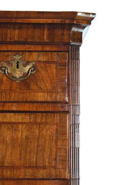 Georgian Walnut Chest on Chest English circa 1720 - 4646003