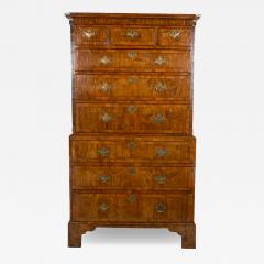 Georgian Walnut Chest on Chest English circa 1720 - 4648120