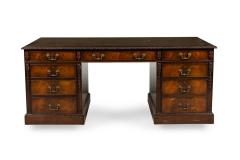 Georgian style mahogany kneehole desk - 4631557