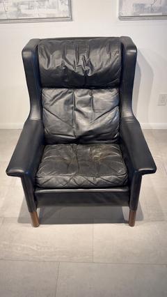 Gerhard Berg Rare Norwegian Modern Black Leather and Teak Wing Chair Gerhard Berg - 4757526
