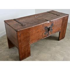 German 16th Century Oak Coffer - 4643038