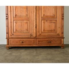 German 19th Century Pine Armoire - 3909299