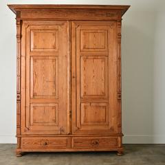 German 19th Century Pine Armoire - 3909302