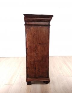 German or Italian Dairy Cabinet in Elm circa 1720 - 3425324