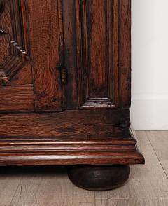 German or Italian Dairy Cabinet in Elm circa 1720 - 3425335