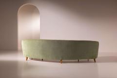 Gio Ponti Large curved sofa in wood and green velvet in the style of Gio Ponti Italy 1950s - 4190062