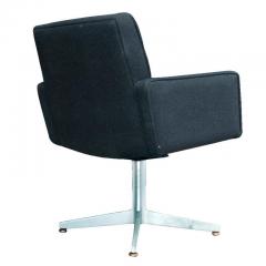 GoodForm Pair of GF Executive Swivel Lounge Armchairs - 2781786