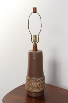 Gordon Jane Martz Vintage Brown Ceramic and Walnut Table Lamp with Finial by Gordon and Jane Martz - 4794613