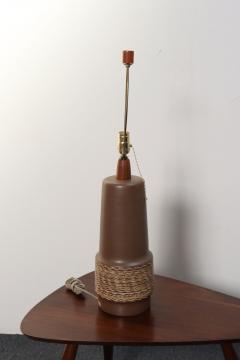 Gordon Jane Martz Vintage Brown Ceramic and Walnut Table Lamp with Finial by Gordon and Jane Martz - 4794614