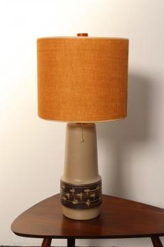 Gordon Jane Martz Vintage Gordon and Jane Martz Taupe Ceramic and Walnut Table Lamp with Finial - 4794386