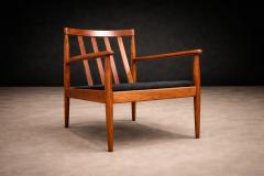 Grete Jalk Grete Jalk Armchair in Caviuna Mushroom Brown Boucl Rino Levi Brazil 1960s - 4526617