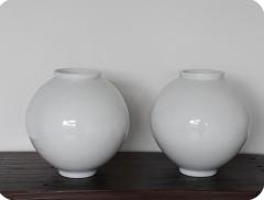 Group of five Contemporary Porcelain Moon Jars - 3344908