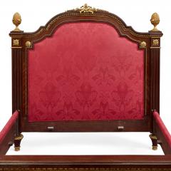 Guillaume Groh Large French Neoclassical style gilt bronze mounted bed - 2329417