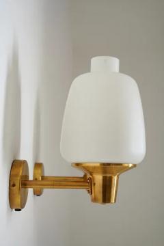 H vik Lys Pair of Scandinavian Midcentury Wall Lamps in Brass and Glass - 3336089