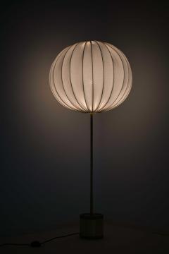 Hans Agne Jakobsson Mid Century Floor Lamp in Brass Fabric by Hans Agne Jakobsson 1950s - 4758915