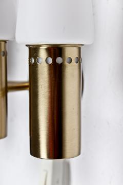 Hans Agne Jakobsson Wall Sconce in Brass and Opaline Glass by Hans Agne Jakobsson - 902340