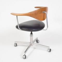 Hans Wegner Hans J Wegner Oak Swivel Chair with Black Leather Seat Denmark 1955 - 443357