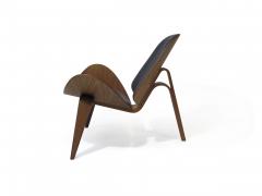 Hans Wegner Hans J Wegner Walnut CH 07 Shell Chairs in Black Leather - 1874082