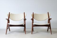 Hans Wegner Pair of CH 28 Sawbuck armchairs with teak wood frame and fabric upholstery - 3891549