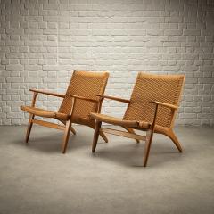 Hans Wegner Pair of CH25 Chairs by Hans Wegner Denmark 1960s - 4045997