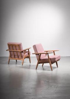 Hans Wegner Pair of Hans Wegner GE 240 Chairs in Oak - 2978962