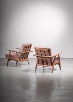 Hans Wegner Pair of Hans Wegner GE 240 Chairs in Oak - 2978963