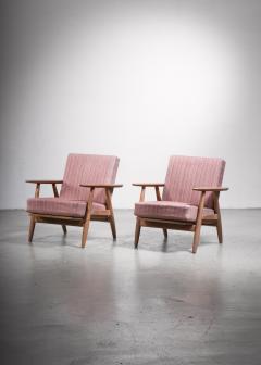 Hans Wegner Pair of Hans Wegner GE 240 Chairs in Oak - 2978964