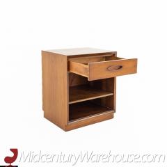 Henredon Circa 60 Mid Century Walnut Nightstand - 2569299